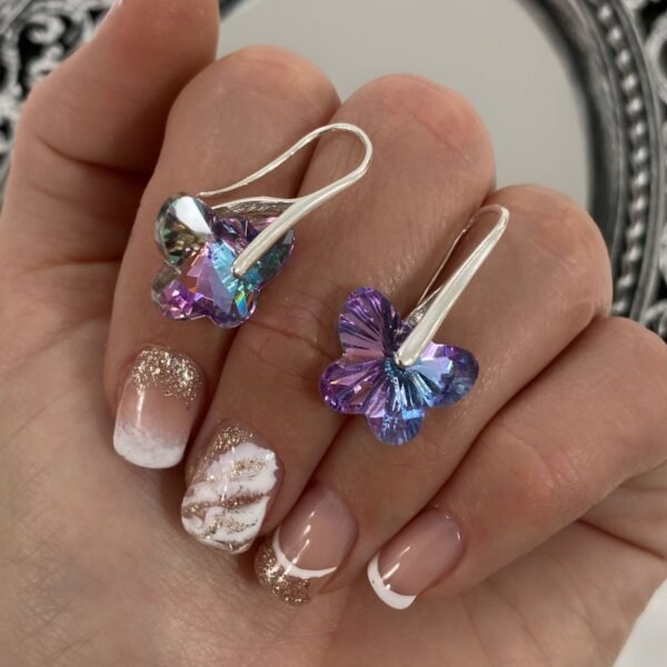a argollas diseño cr mariposas lila
